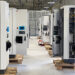 Bornes de recharge électriques dans une usine, photographie illustrative
