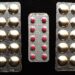 Plaquettes de comprimés pharmaceutiques, illustration de la politique des médicaments essentiels