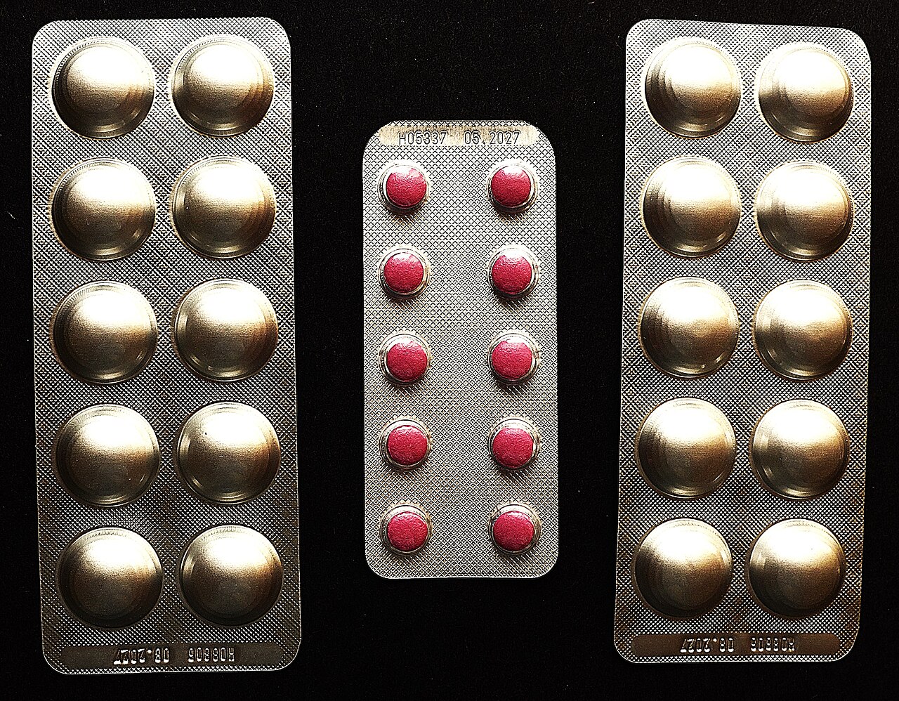 Plaquettes de médicaments en comprimés, photographie illustrative