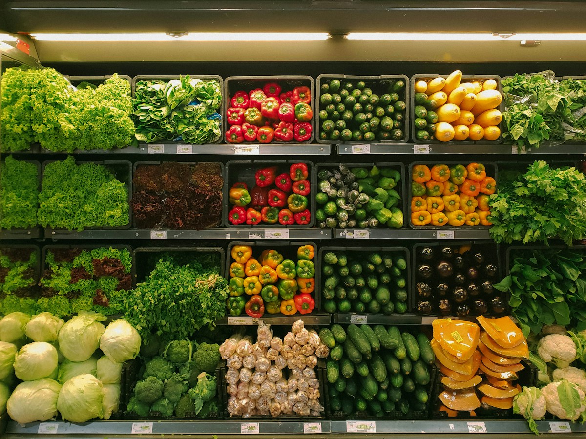 Rayons alimentaires dans un commerce