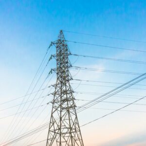 Réseau électrique à haute tension illustrant les capacités de production et de transport d'électricité