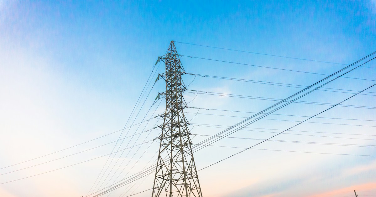Réseau électrique à haute tension illustrant les capacités de production et de transport d'électricité